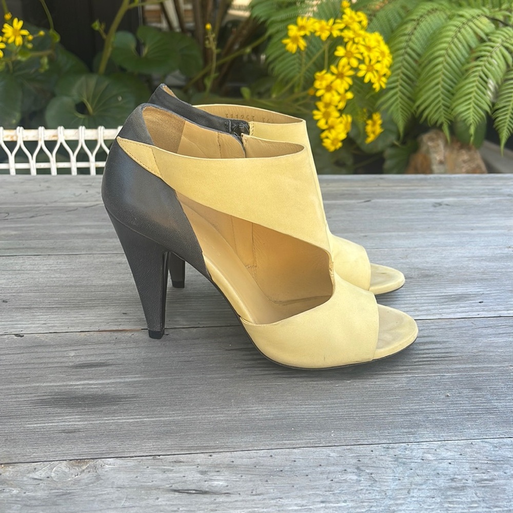 Balenciaga size 36.5 cut out heels